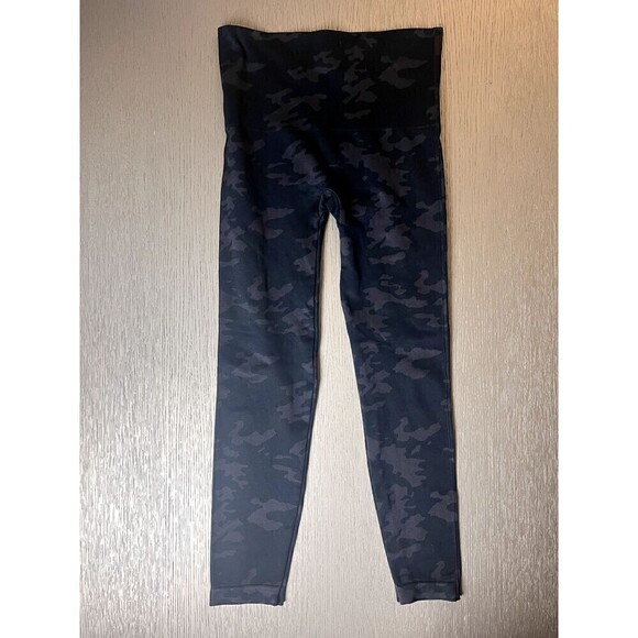 Spanx Look At Me Now Seamless Leggings Black Camo Large New Stretchy Comfortable - Picture 6 of 6